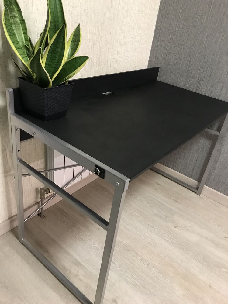 Офісний стіл в стилі лофт