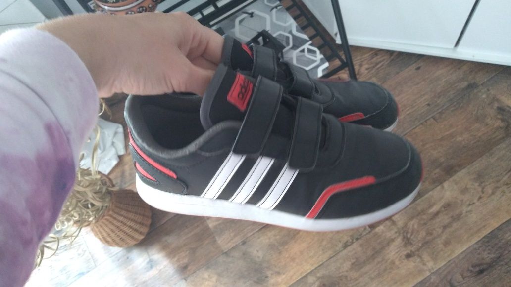 Czarne chłopięce buty adidas na rzepy 35