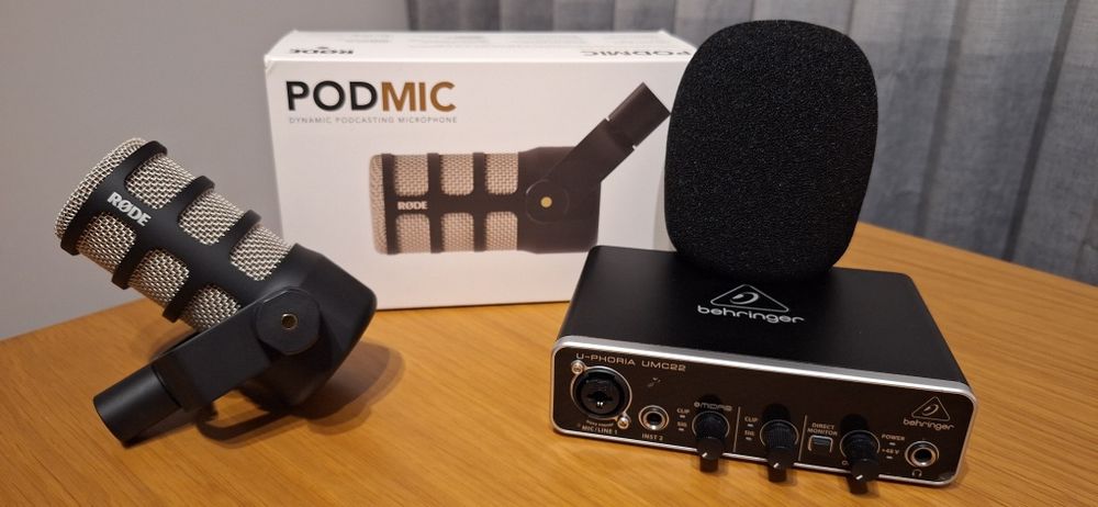 Rode PodMic + Behringer UMC22 – Setup Completo (Como Novo)