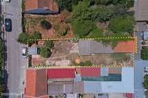 Moradia T2 + 1 para remodelar  inserida em terreno 361m,  Fazendas de