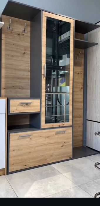 Продам  прихожу стан нового