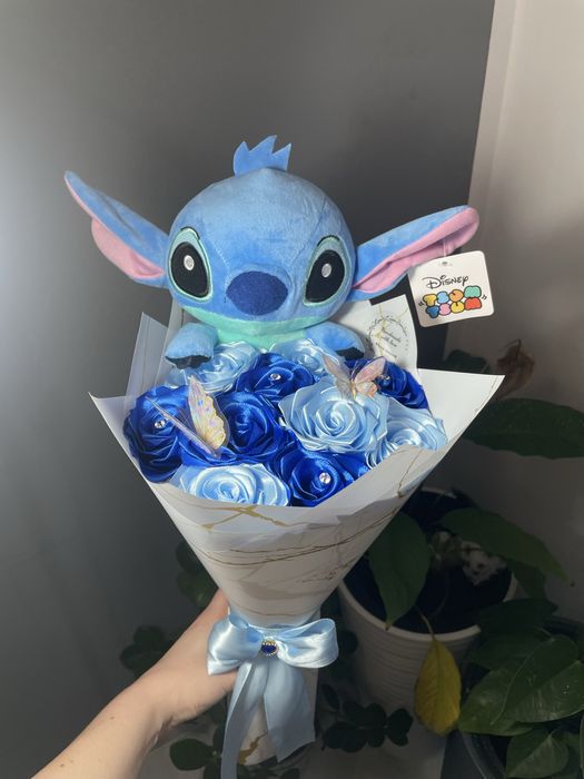 Bukiet z wiecznymi różami oraz stitchem