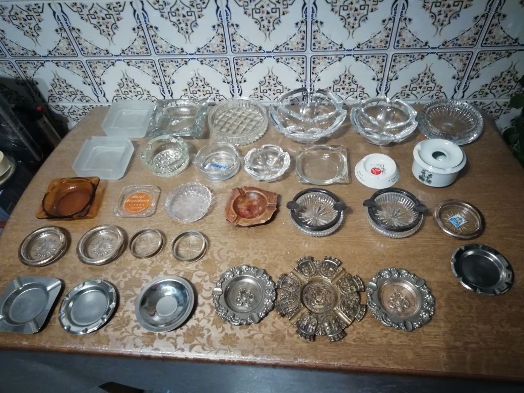 Colecção Antiga Cinzeiros 3 Cachimbos Mais 60 PEÇAS