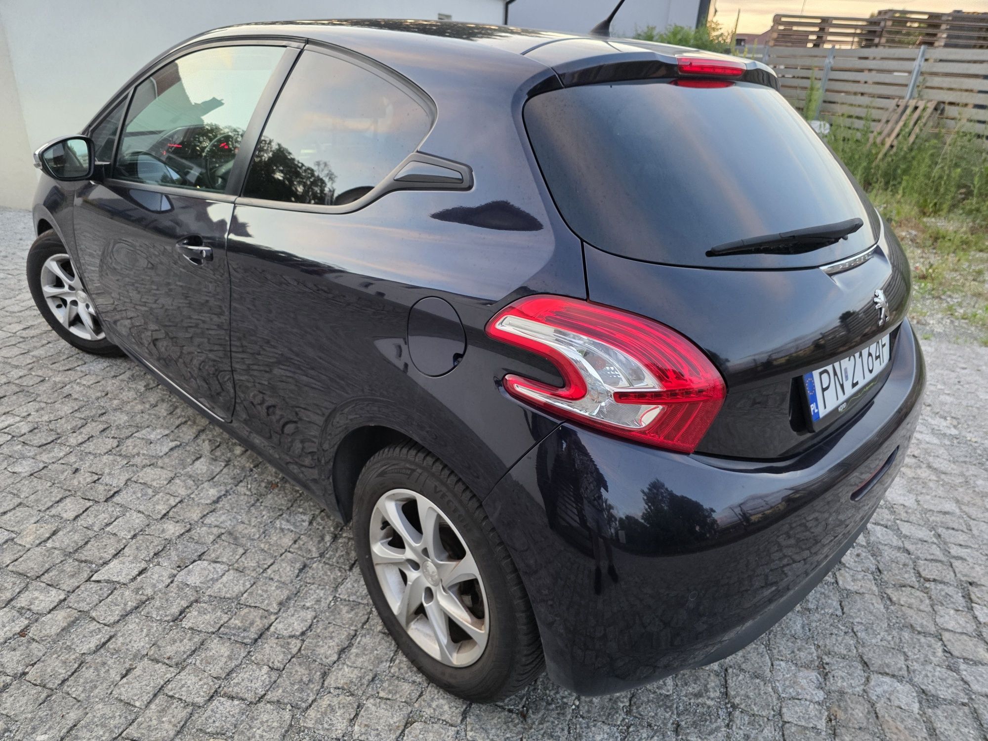 Peugeot 208. 2014 1.6 hdi