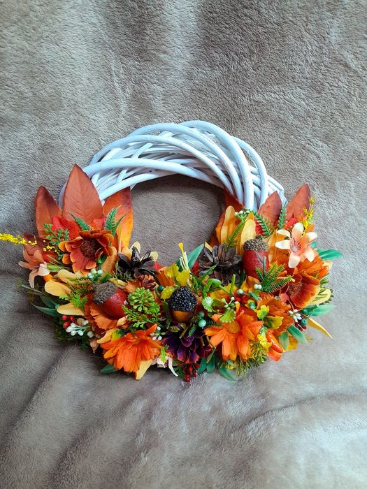 Sprzedam mały wianek do powieszenia na drzwi.  Jesienny dziś wysyłka