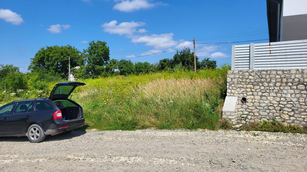 Продається ділянка на 2 заїзди