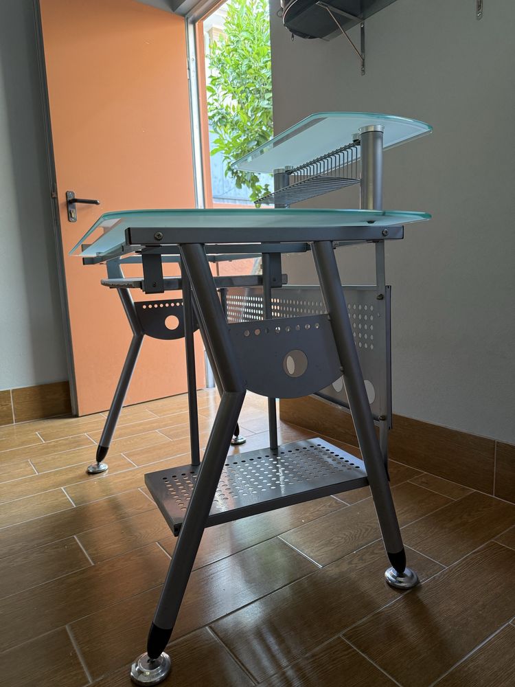 Secretaria em vidro