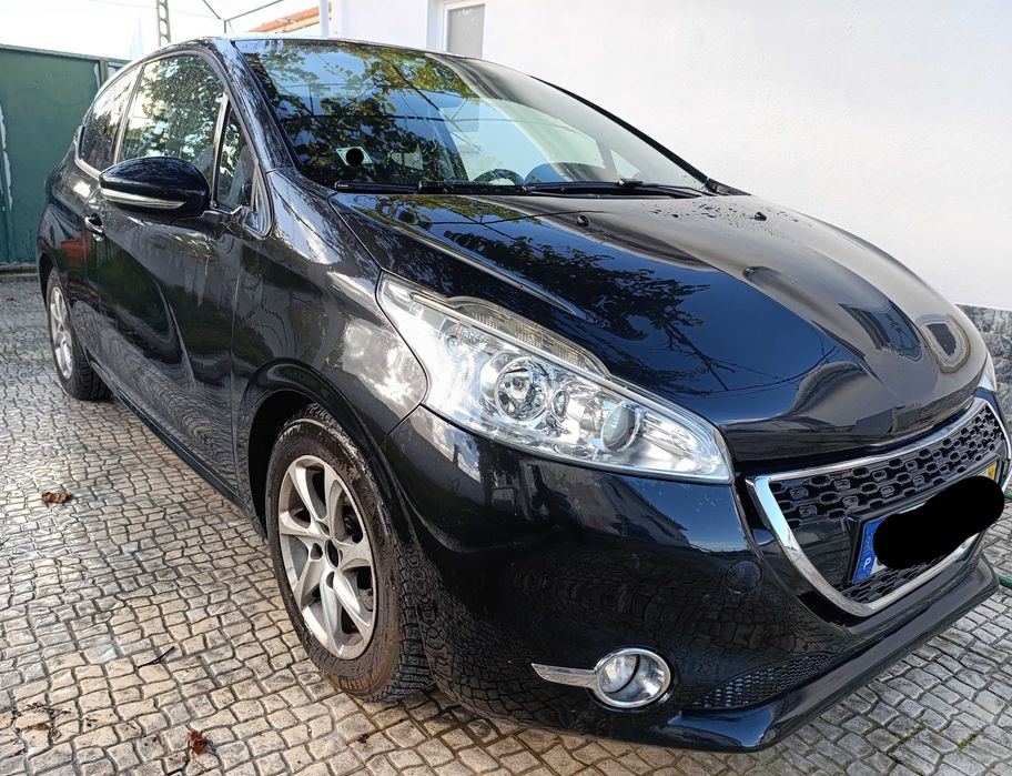 Peugeot 208 1.6 HDi (2012)