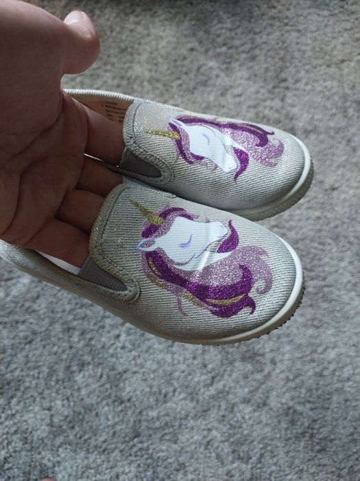 Макасіни, кеди, взуття