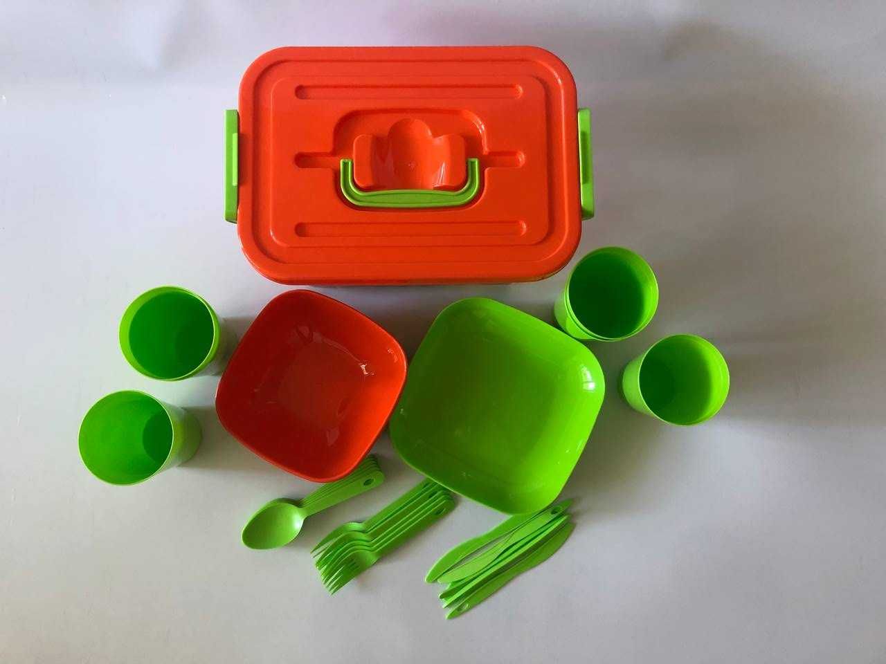 Набір посуду для пікніка пластиковий (тарілки, ложки, вилки, стакани)