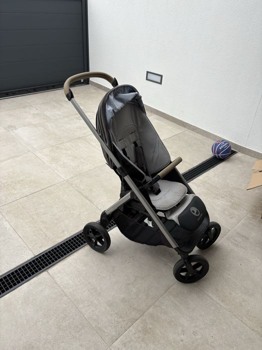 Carrinho bebé + capa chuva