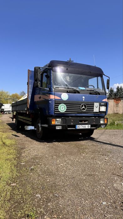 Автомобіль з краном маніпулятором