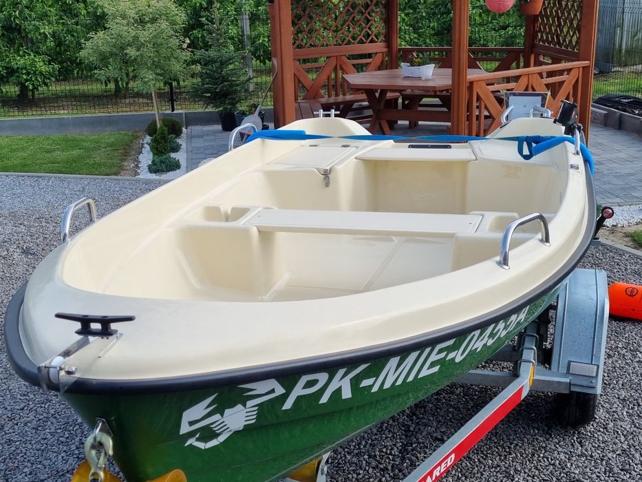 Łódz wiosłowo motorowa silnik mercury 20 HP przyczepa