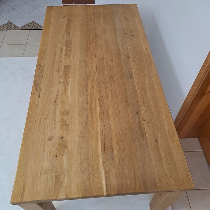 Nowy stół z litego drewna,surowy.