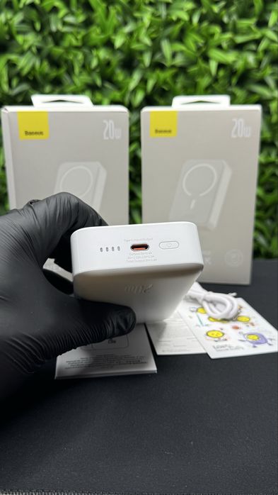 Оригінальний павербанк Базеус з бездротовою зарядкою Магсейф 20000 mAh