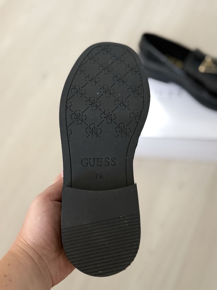 Лофери жіночі Guess