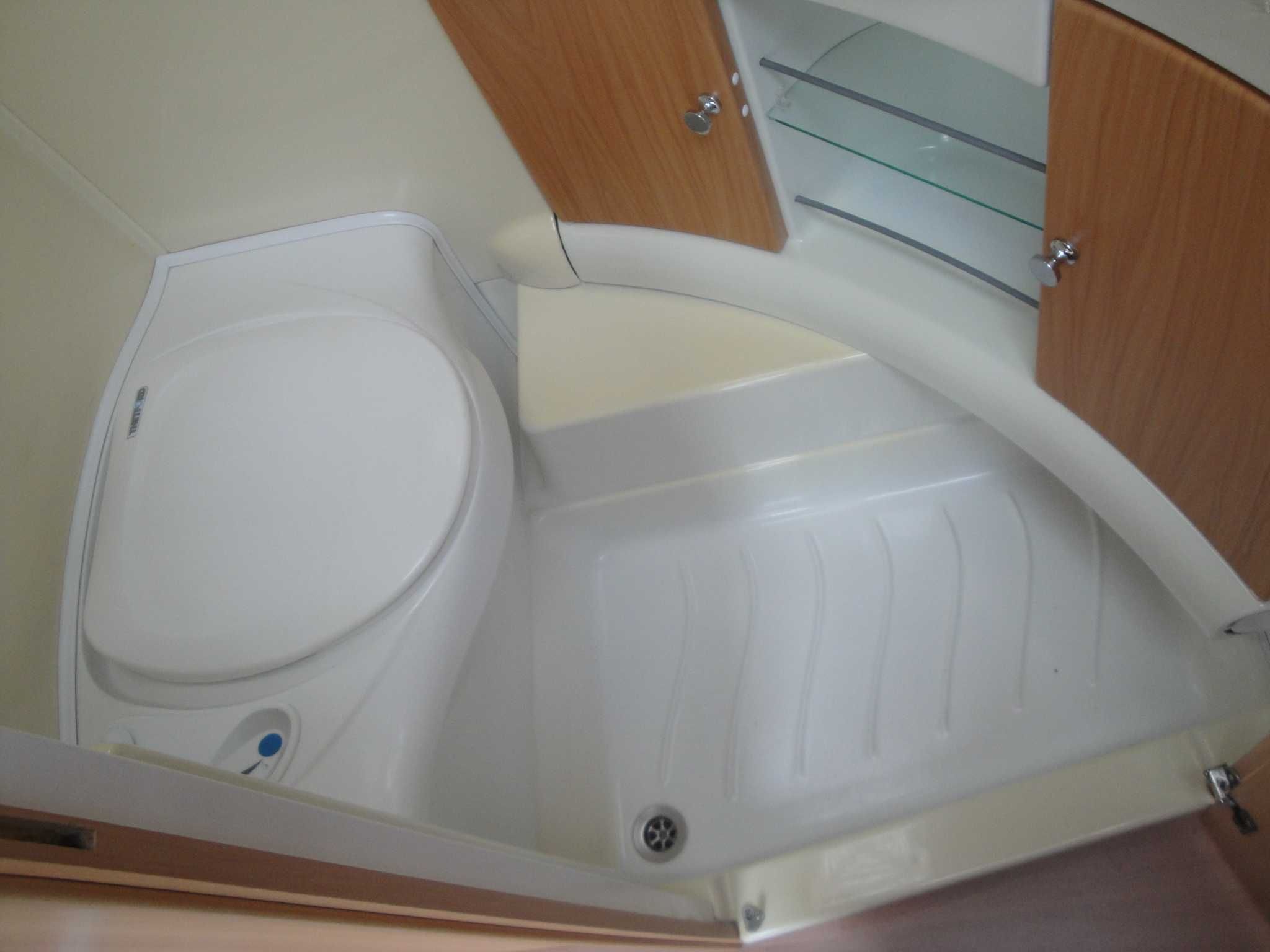 Przyczepa Kempingowa 4 - 5 osobowa  Dmc 1300 kg  wc  markiza rok 2005