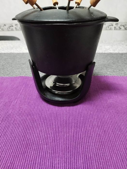 Fondue em ferro preto