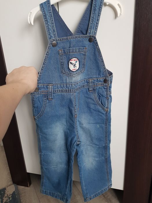 Spodnie ogrodniczki jeansowe jeansy chłopięce na szelkach nowe 86