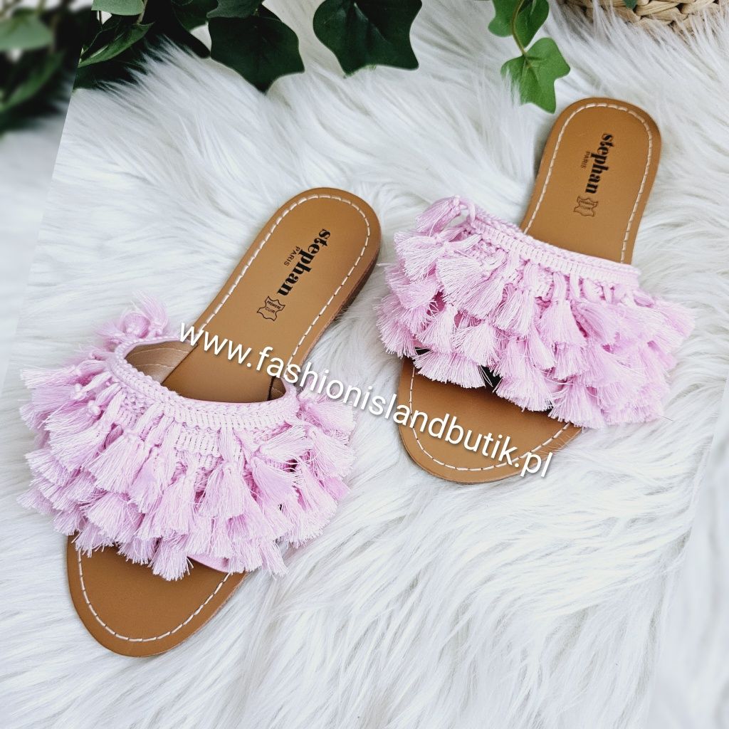 Klapki boho różowe z frędzlami
