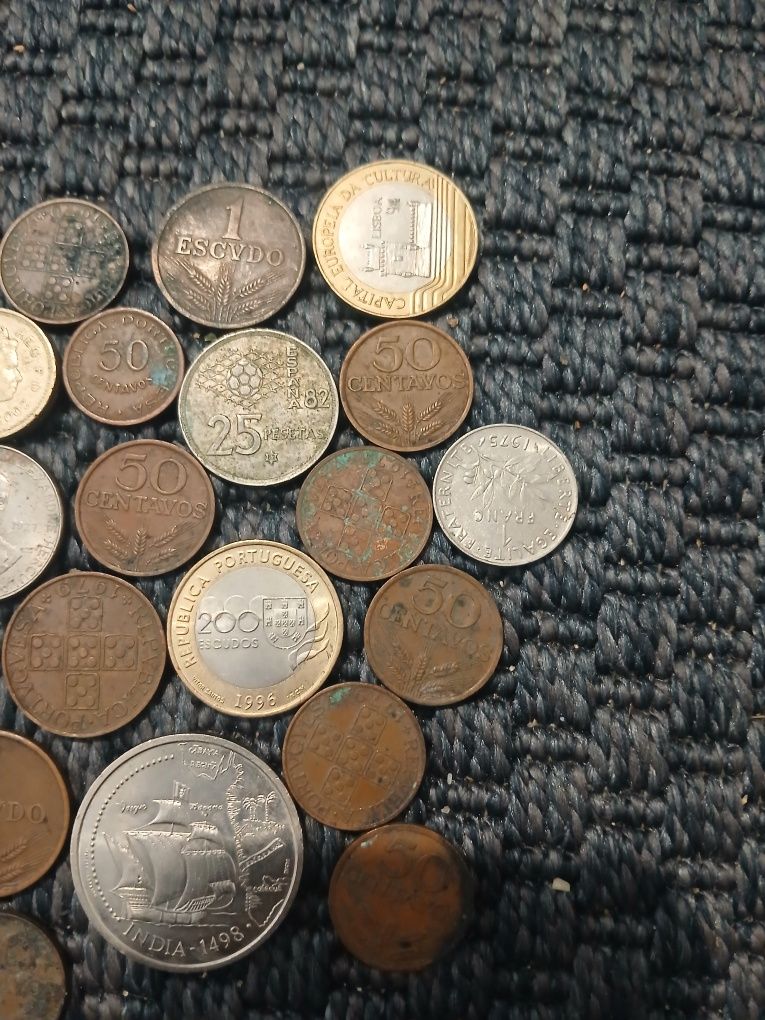 Moedas antigas muito bem estimadas.
