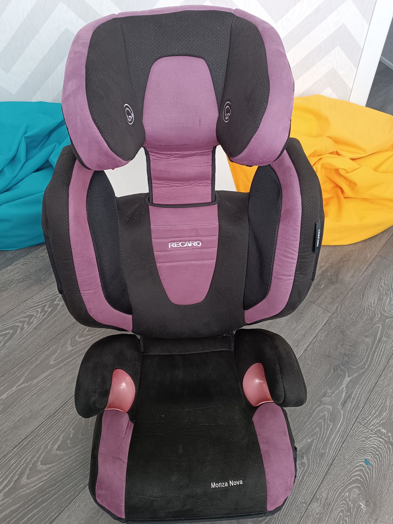 Крісло автомобільне дитячеRecaro Monza Nova 15-36 кг