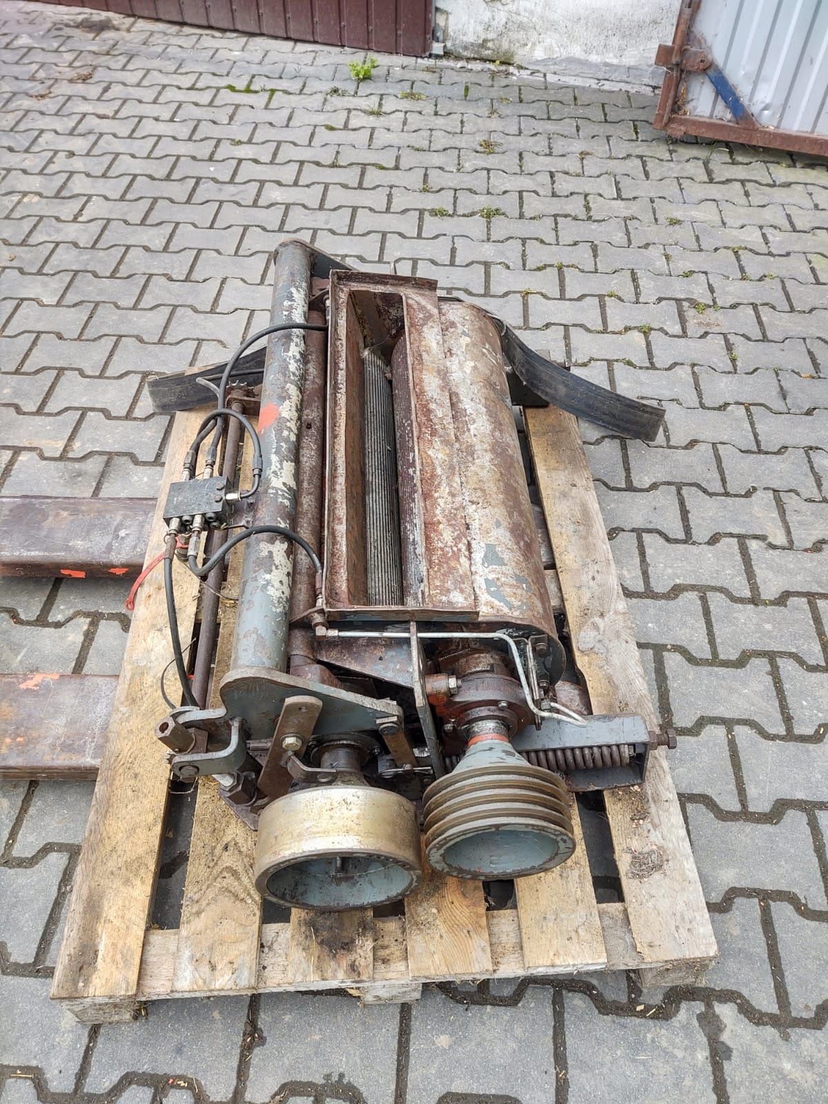 Sieczkarnia Claas Jaguar 880 + podbieracz do traw PU300