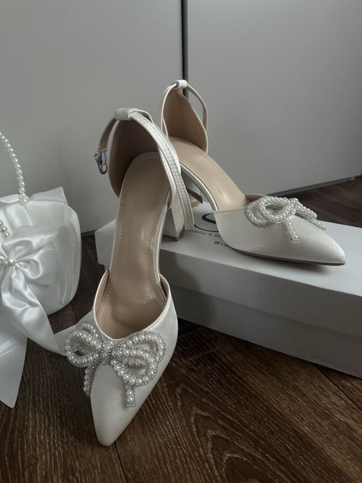 Туфлі білі весільні на каблуку колір айворі