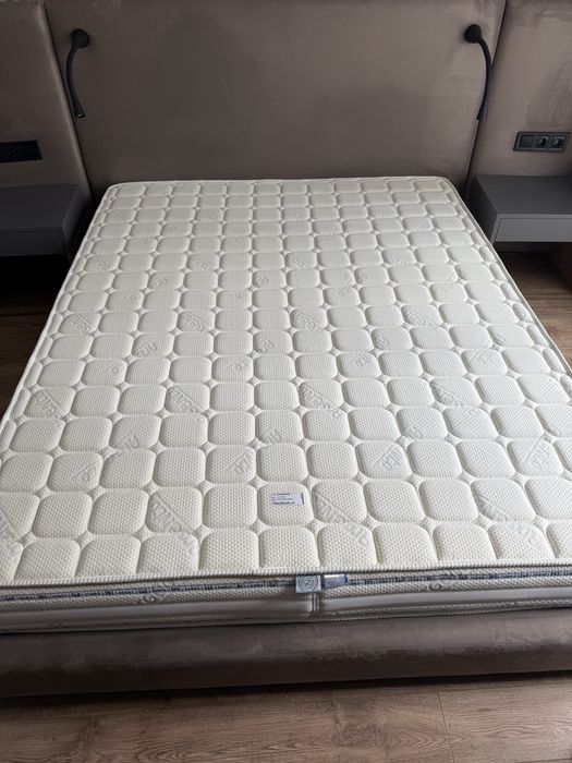 Ліжко двоспальне з ламелями і підйомним механізмом під матрас 160*200