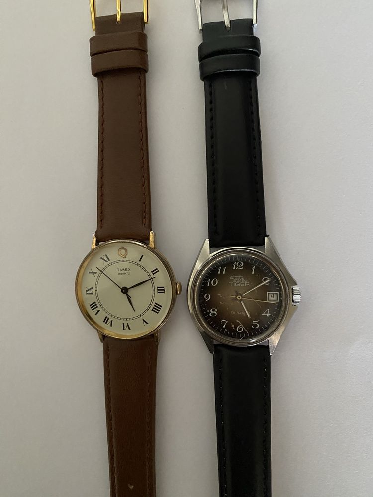 Dois relógios vintage, Timex, TIGER