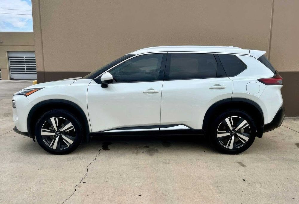 Nissan Rogue SL      2023