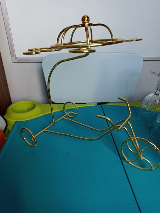 Rower wieszak na kieliszki