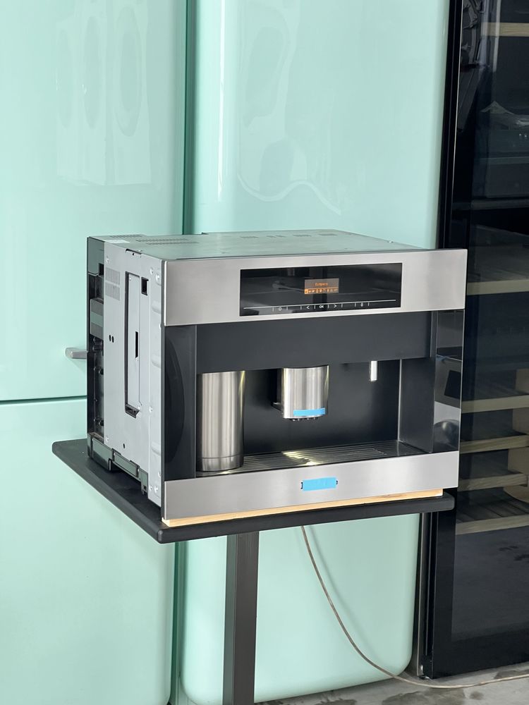 Кавомашина Miele CVA 5060 / вбудована / молочник/виставка кофемашина