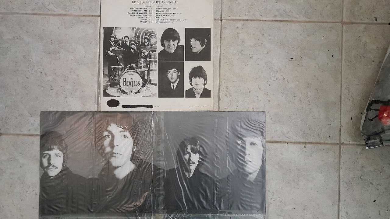 Виниловая пластинка: The Beatles ,John Lennon,Paul McCartney .
