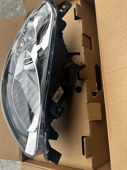 Farol de origem  novo citroen berlingo ou peugeot partner