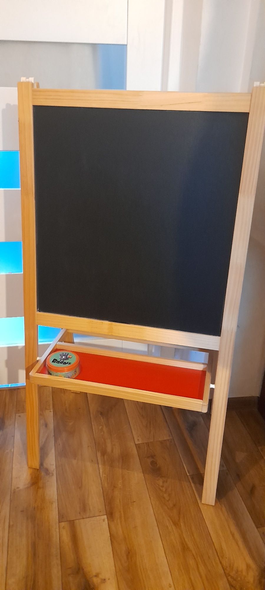 Tablica kreda, zmazywalny flamaster + gra Dobble