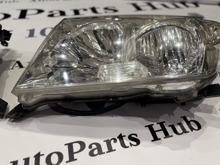 Фари передня оптика Toyota Land Cruiser 200. Тойота 200. Розборка.