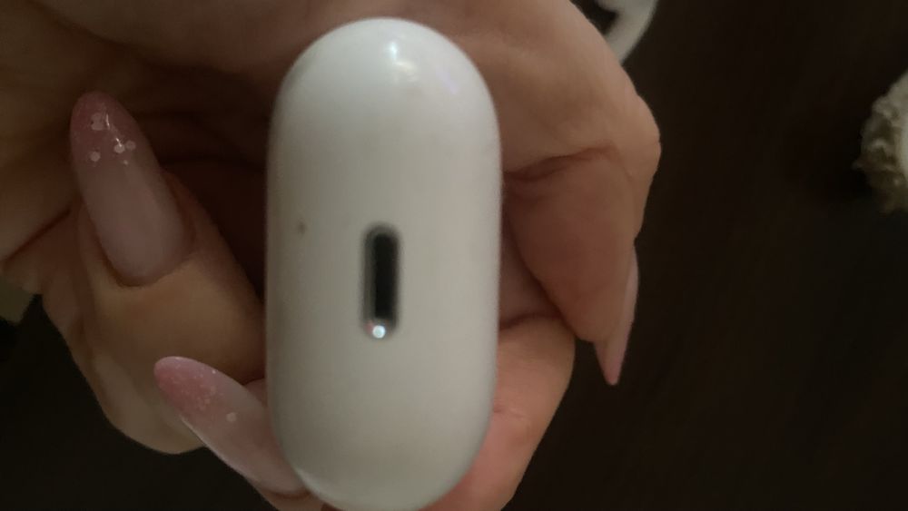 Навушники Apple AirPods 2 with Charging Case чехол