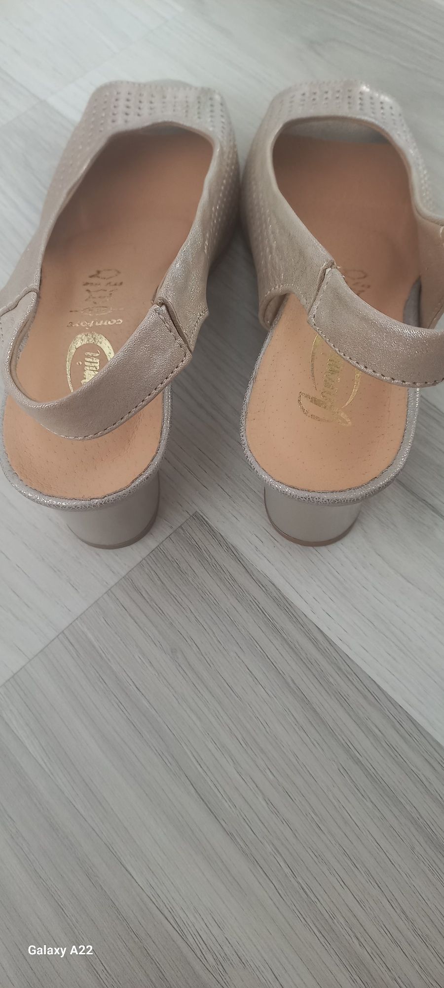 Buty damskie letnie na obcasie perłowe Jaromin nowe bez metki