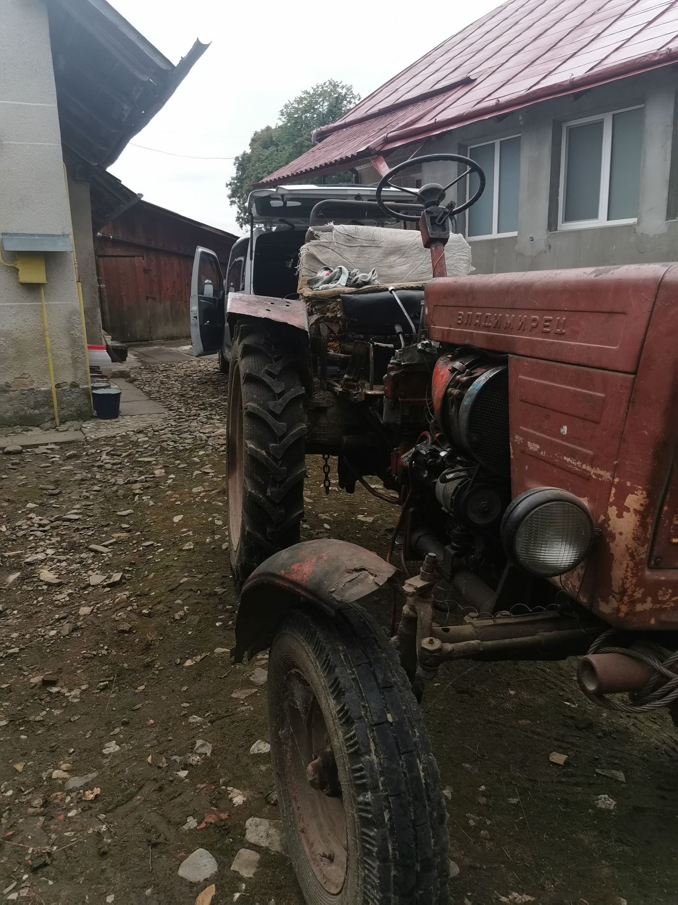 Трактор  Владимирец  Т-25.+ Навісне обладнання.