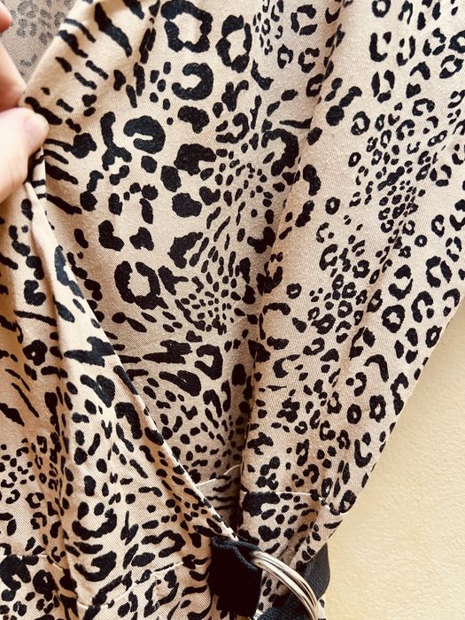 Sukienka Vissavi • stylowa panterka • safari kopertowa