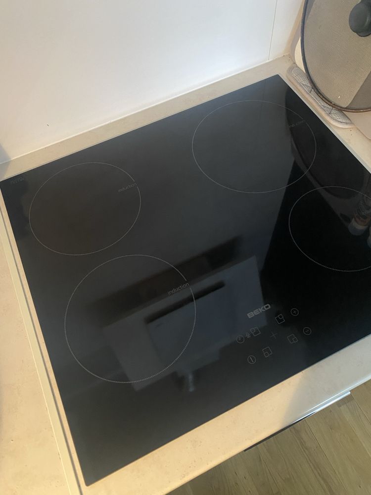 Płyta indukcyjna BEKO uszkodzona HII 64400 AT