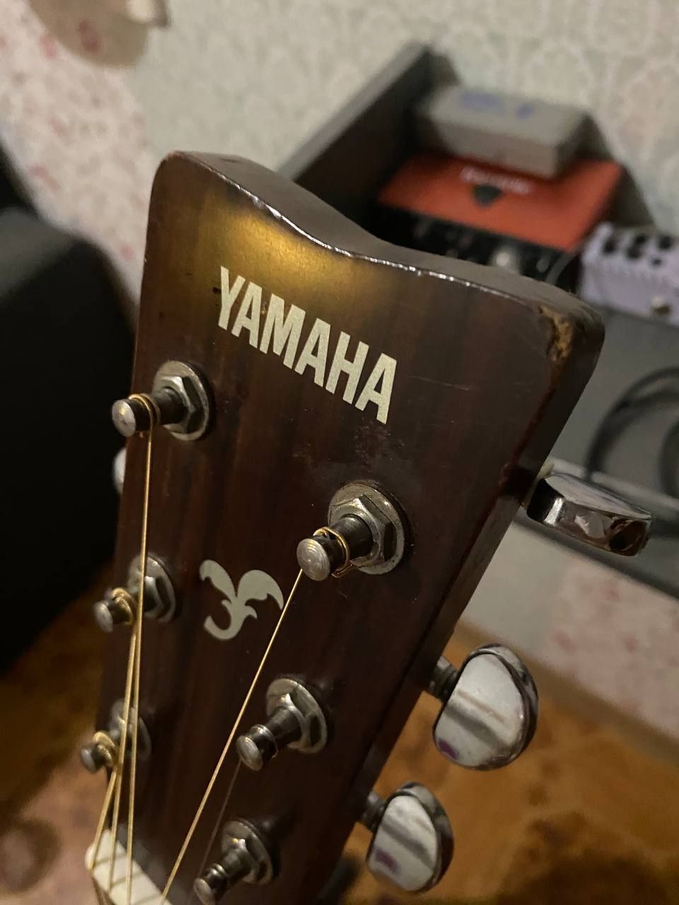 Продам электроакустическую Yamaha FGX800C