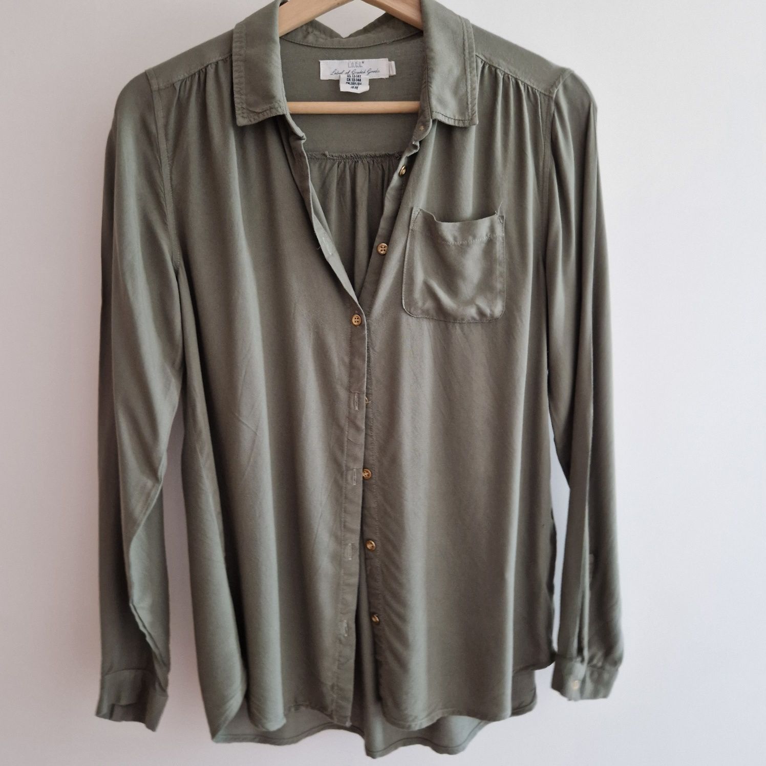 Camisa Blusa Verde Tropa H&M
Verde tropa, verde seco, caqui, militar
T