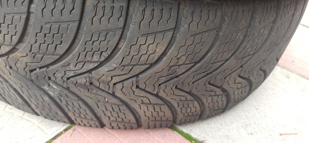 Продам зимние шины Premiorri
215/65r16 98T