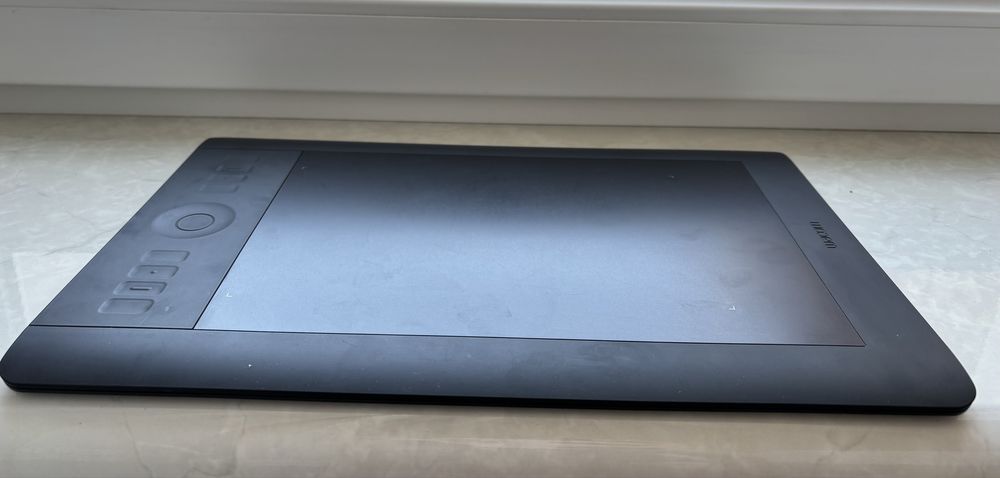 Графічний планшет Wacom intuos M