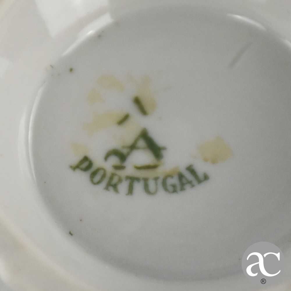 Taça / Tigela em porcelana Branca Artibus, com relevo