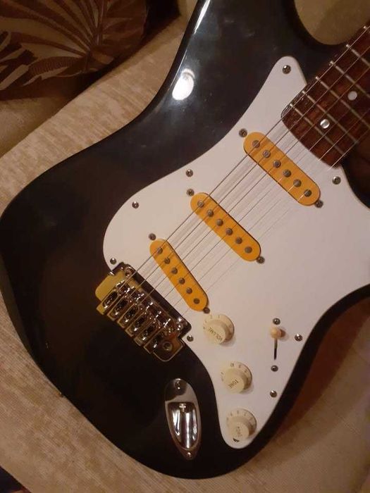 Squier by Fender