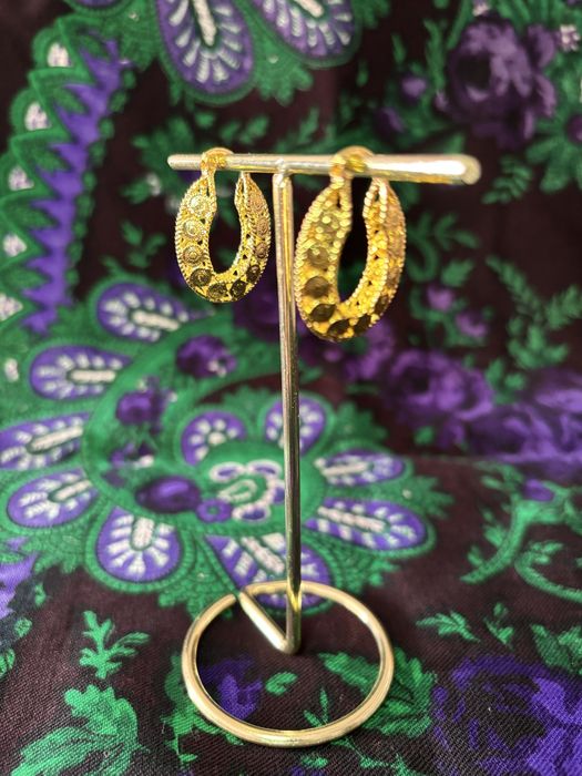 Argolas vintage douradas