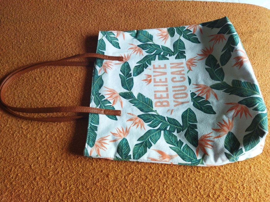 Saco de pano com motivo floral